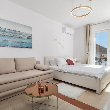 Luxury Studio Apartment Honeymoon Selce Exterior photo