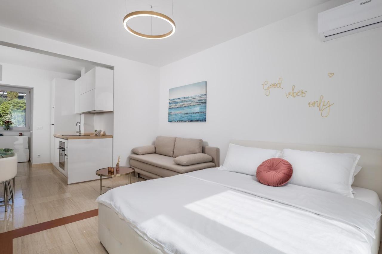 Luxury Studio Apartment Honeymoon Selce Exterior photo